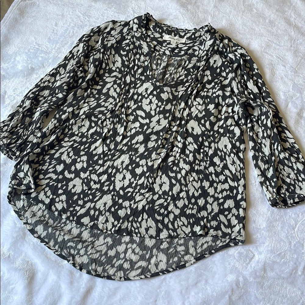 Monday Fun..Elegant Monochrome Women's Blouse.. used in very good condition
